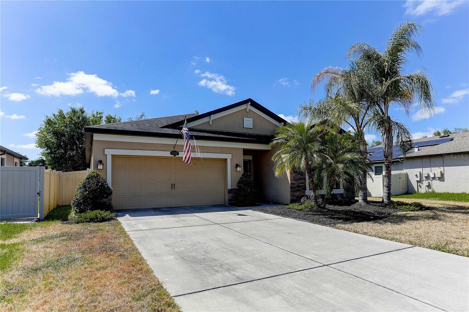 Property Photo:  11747 Albatross Lane  FL 33569 