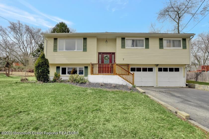 Property Photo:  7 Sunnyfield Terrace  NJ 07753 