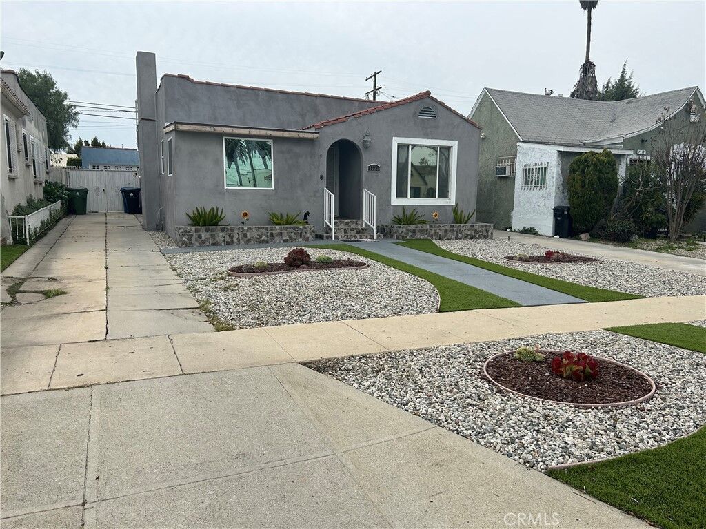 Property Photo:  7523 S Hobart  CA 90047 