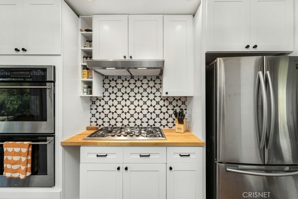 Property Photo: 6008 Texhoma Avenue CA 91316