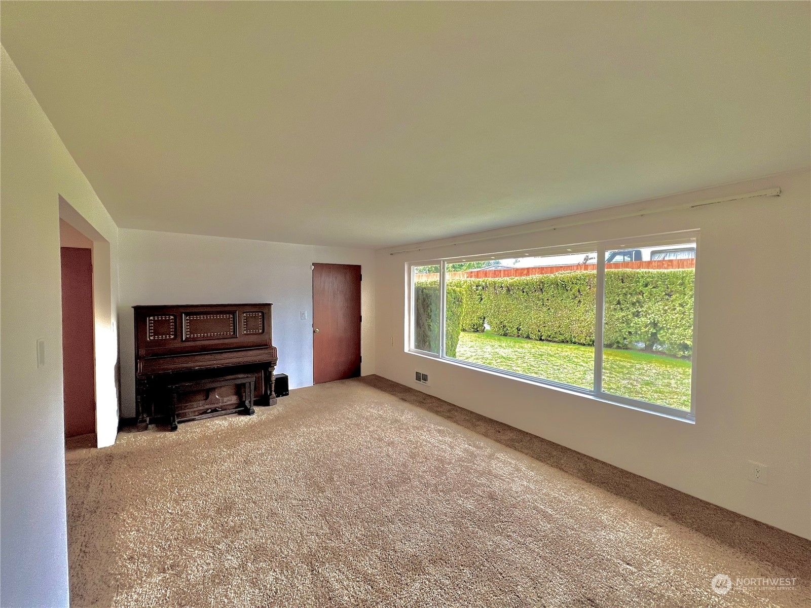 Property Photo:  1302 Cascade Drive 1  WA 98203 