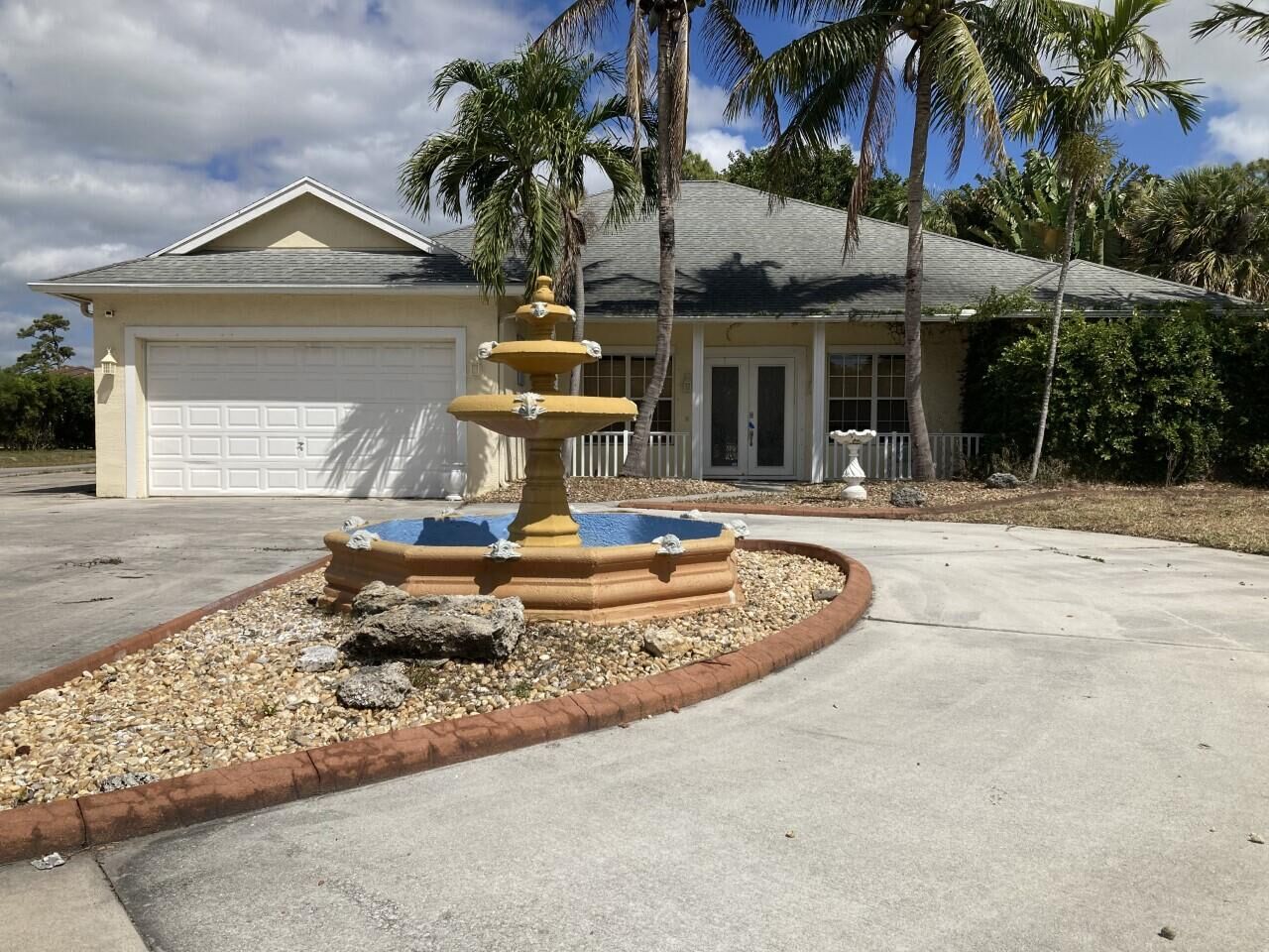 Property Photo: 5485 Melaleuca Lane FL 33463