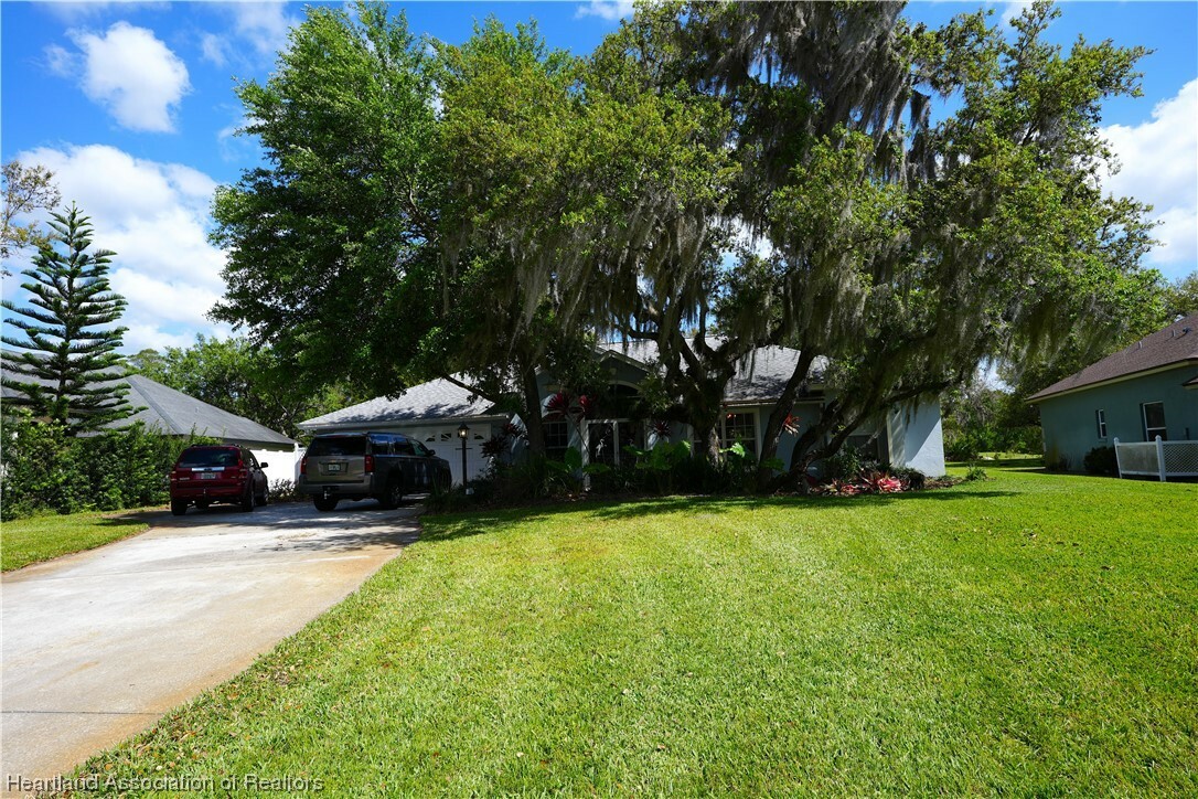 Property Photo:  5087 Strafford Oaks Drive  FL 33875 