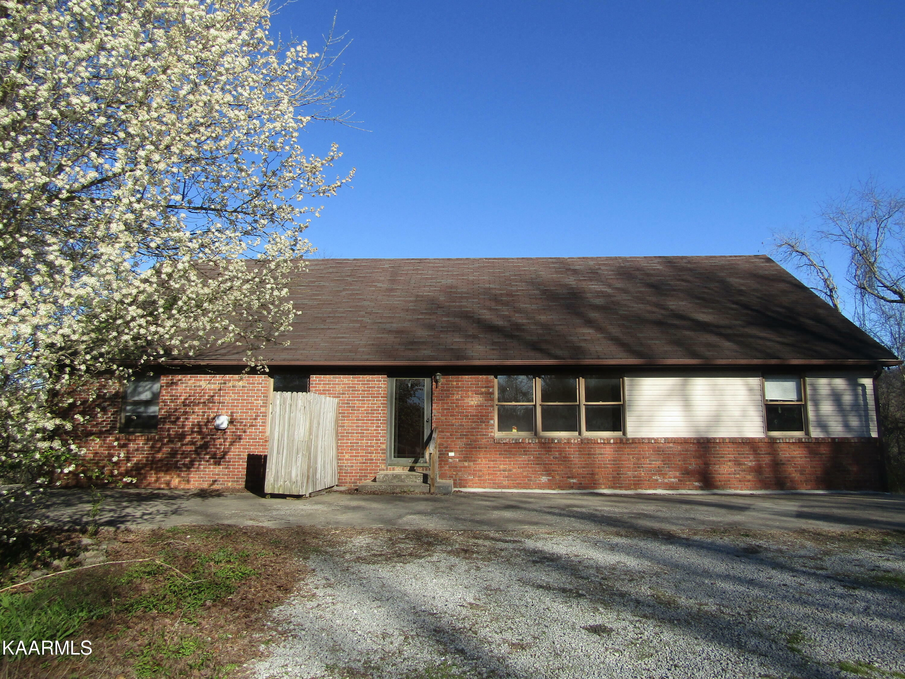 Property Photo:  421 Queensbury Heights Rd  KY 40965 