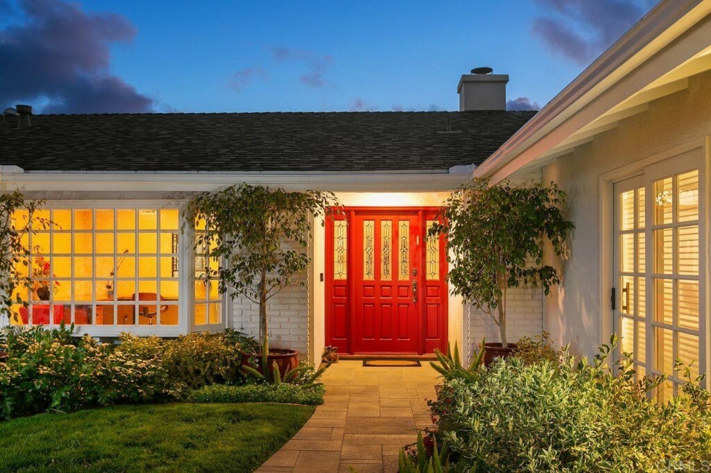 Property Photo: 6246 Castejon Dr CA 92037