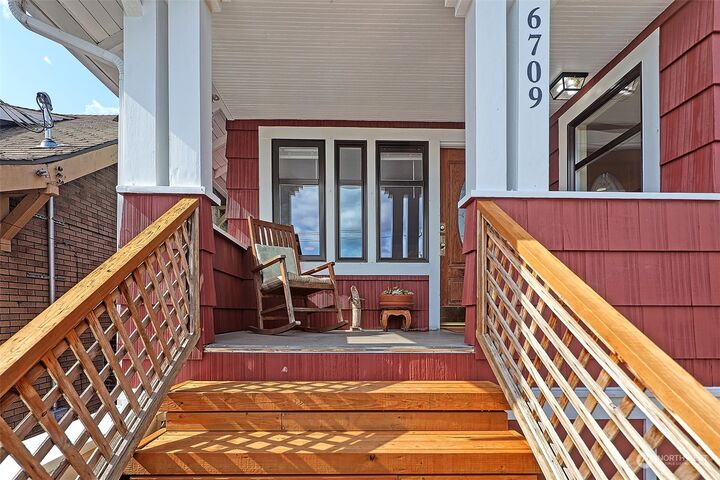 Property Photo:  6709 Dayton Avenue N  WA 98103 