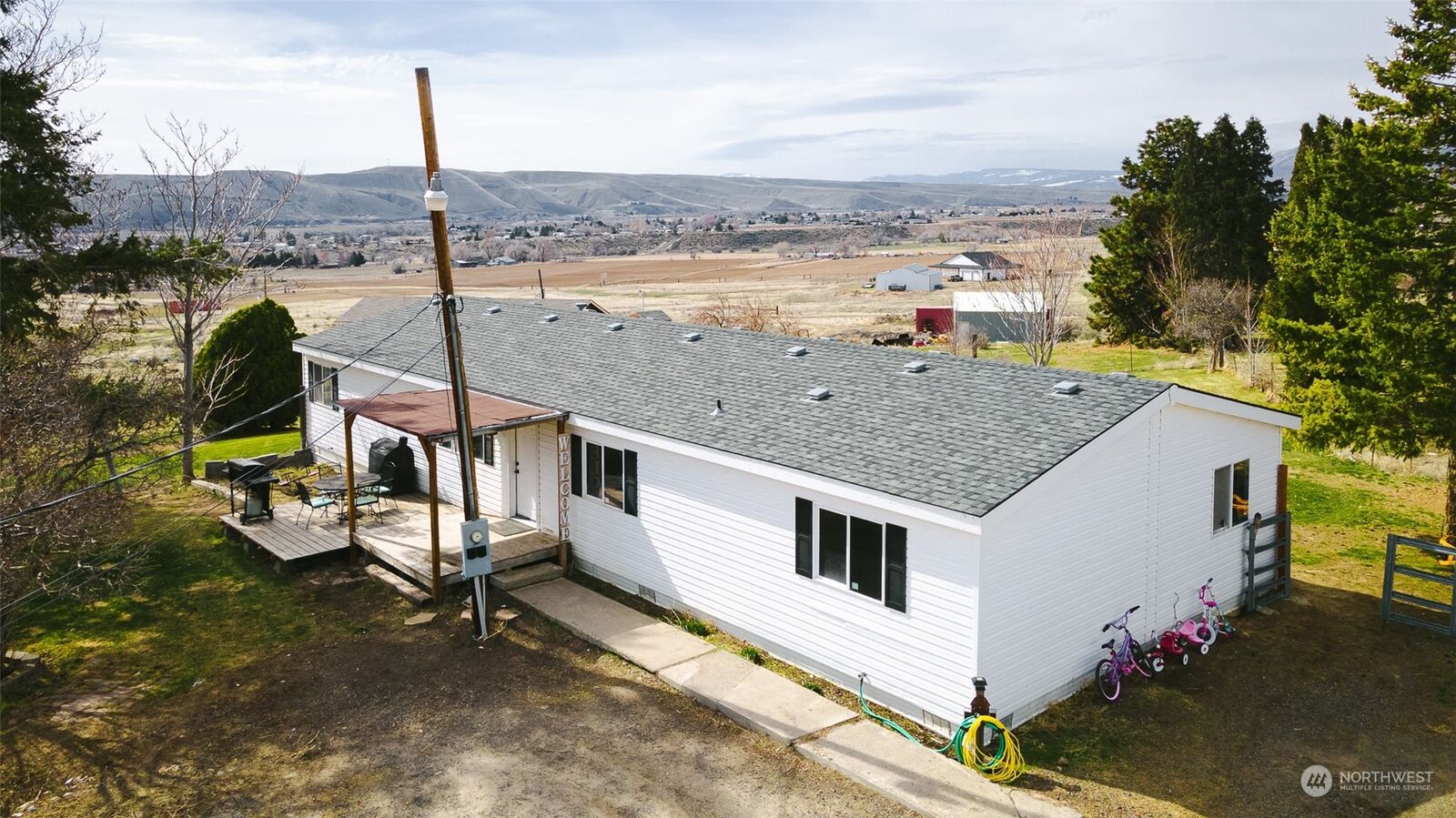 Property Photo:  850 Cabin Lane  WA 98942 
