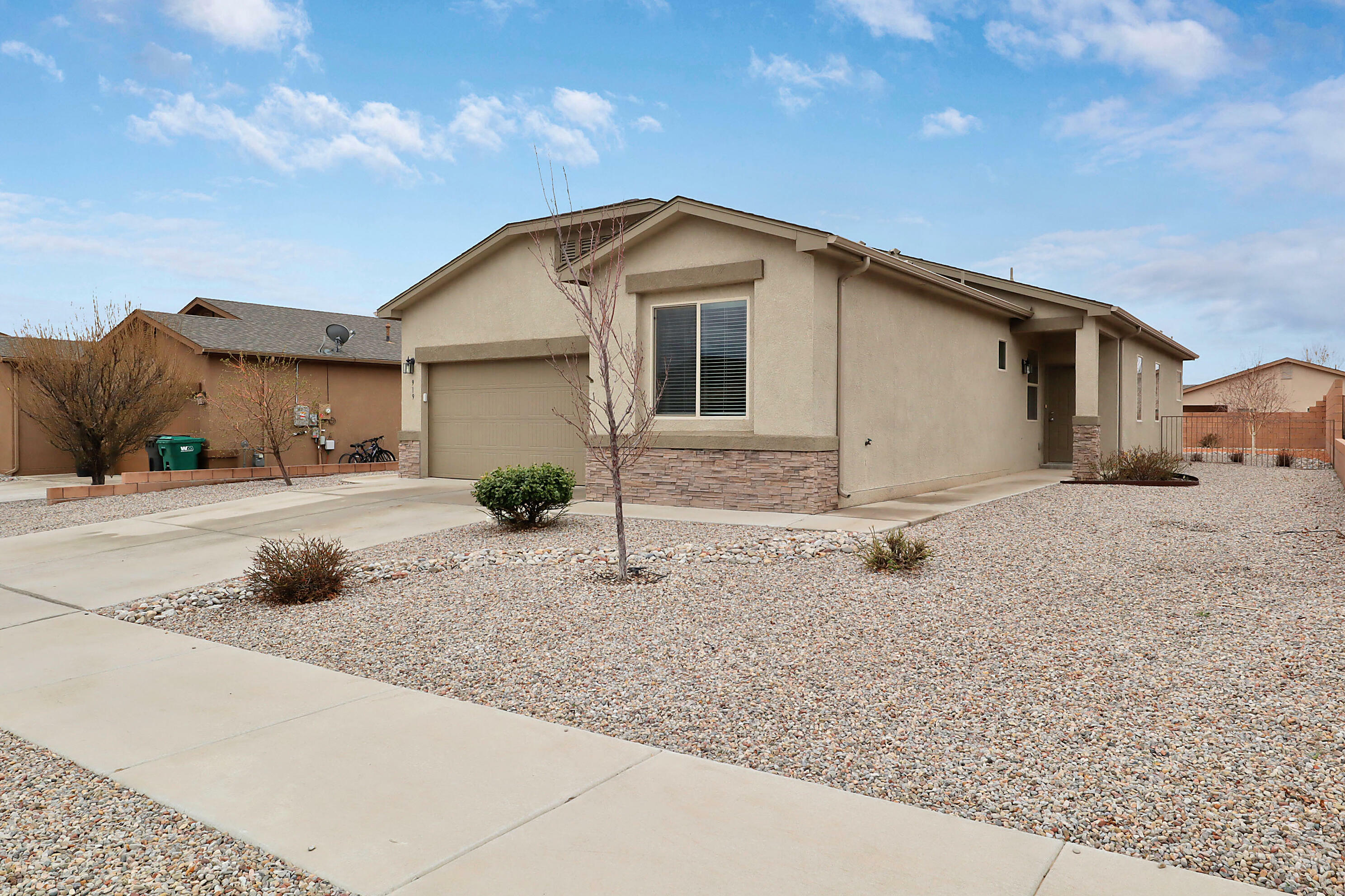 Property Photo:  919 Hunter Court NE  NM 87124 