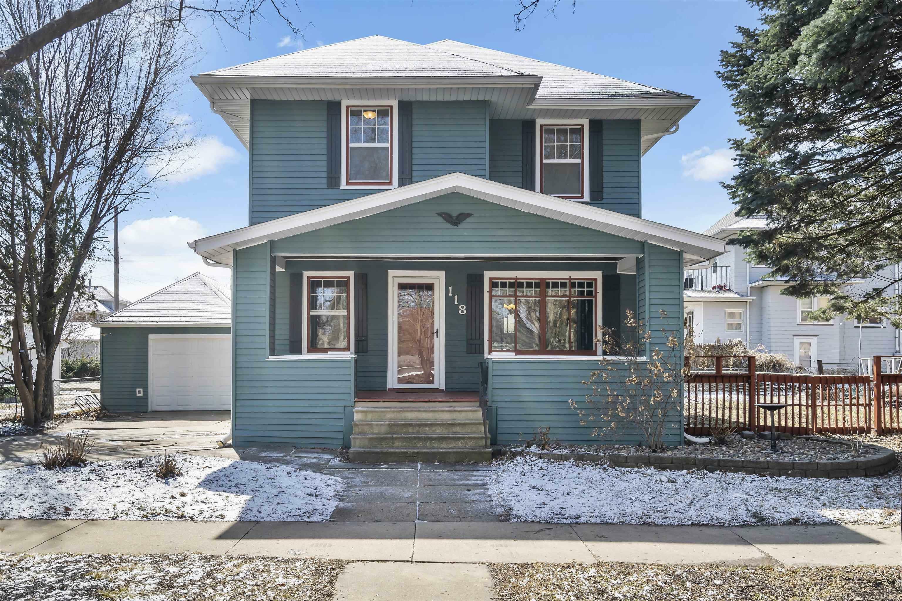 Property Photo:  118 W 11th Street  IA 50613 