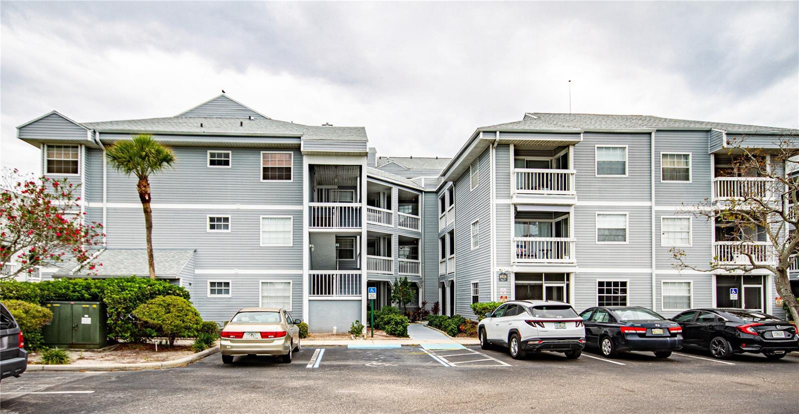 Property Photo: 6924 Stones Throw Circle N 8104 FL 33710