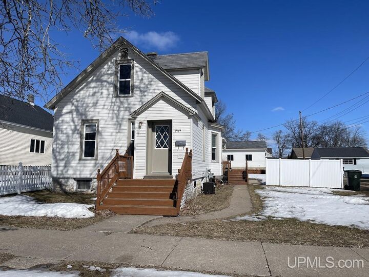 1414 S 11th Ave  Escanaba MI 49829 photo
