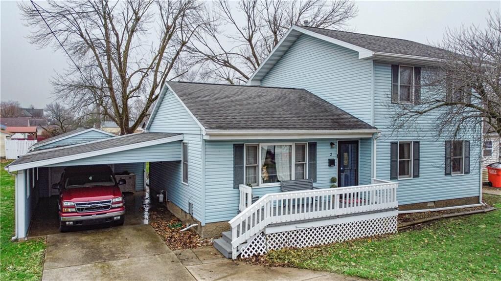 Property Photo:  2 Parkway Drive   61951 