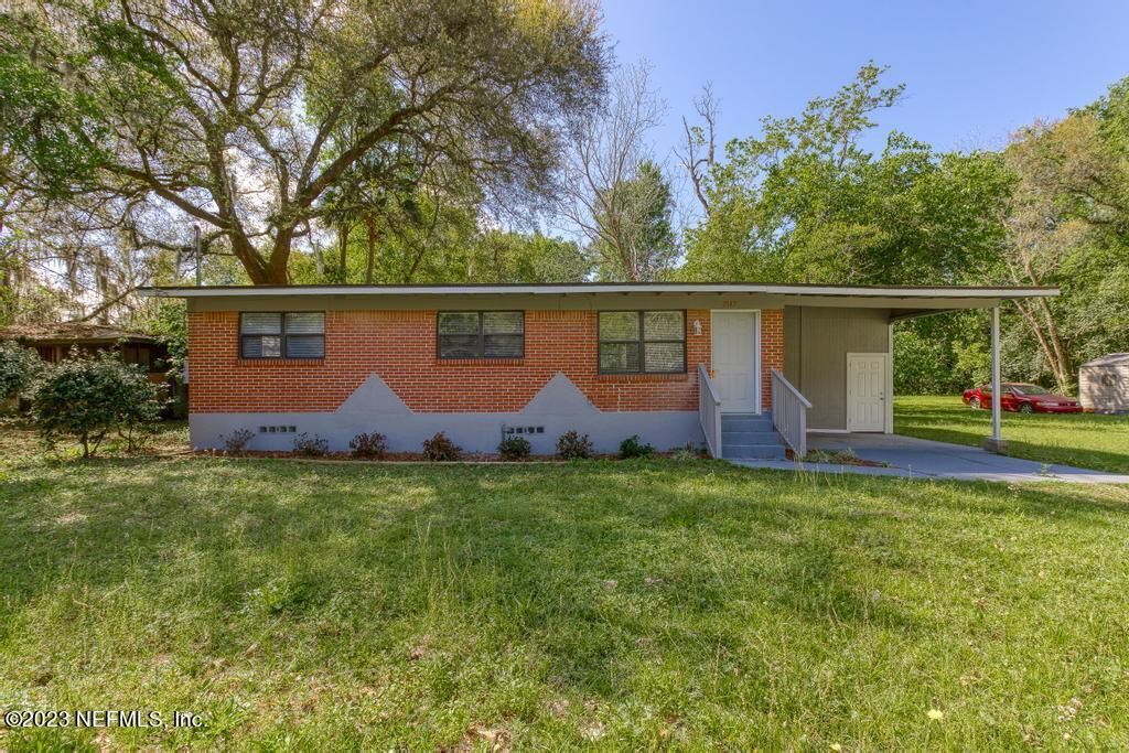 Property Photo:  2142 Benedict Road  FL 32209