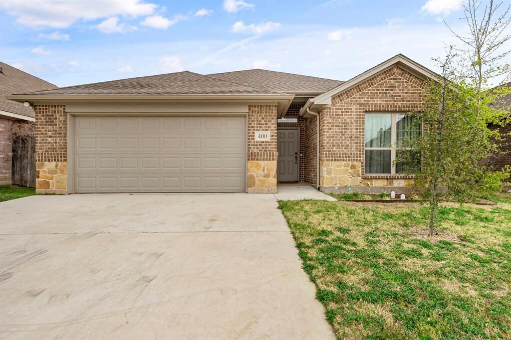 Property Photo:  400 Crescent Creek Lane  TX 76140 