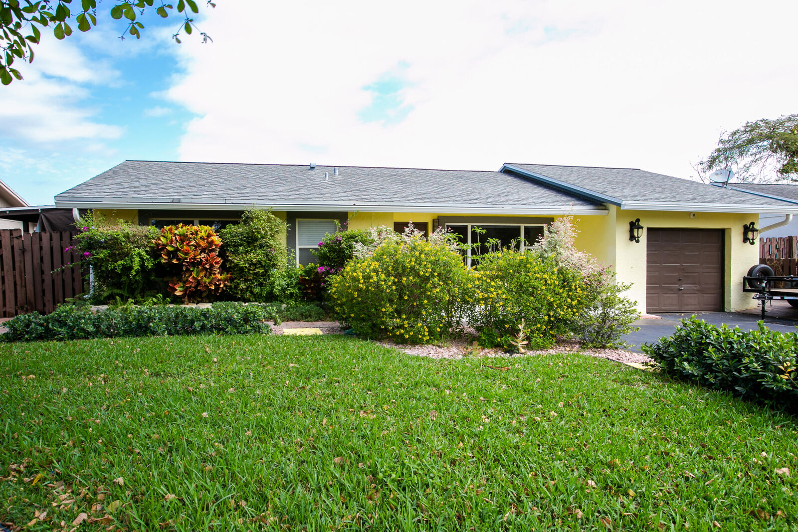 Property Photo: 9585 Affirmed Lane FL 33496