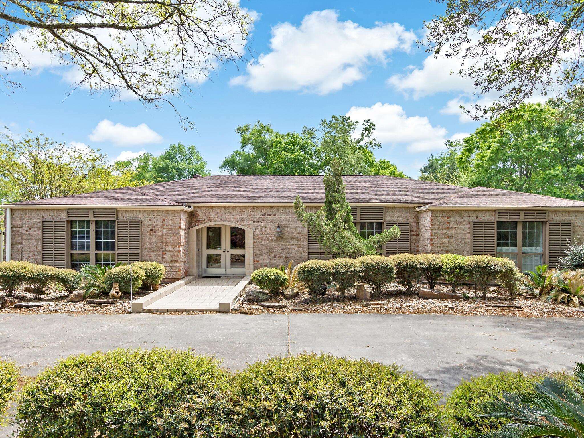 Property Photo:  6285 Gladys Ave  TX 77706 