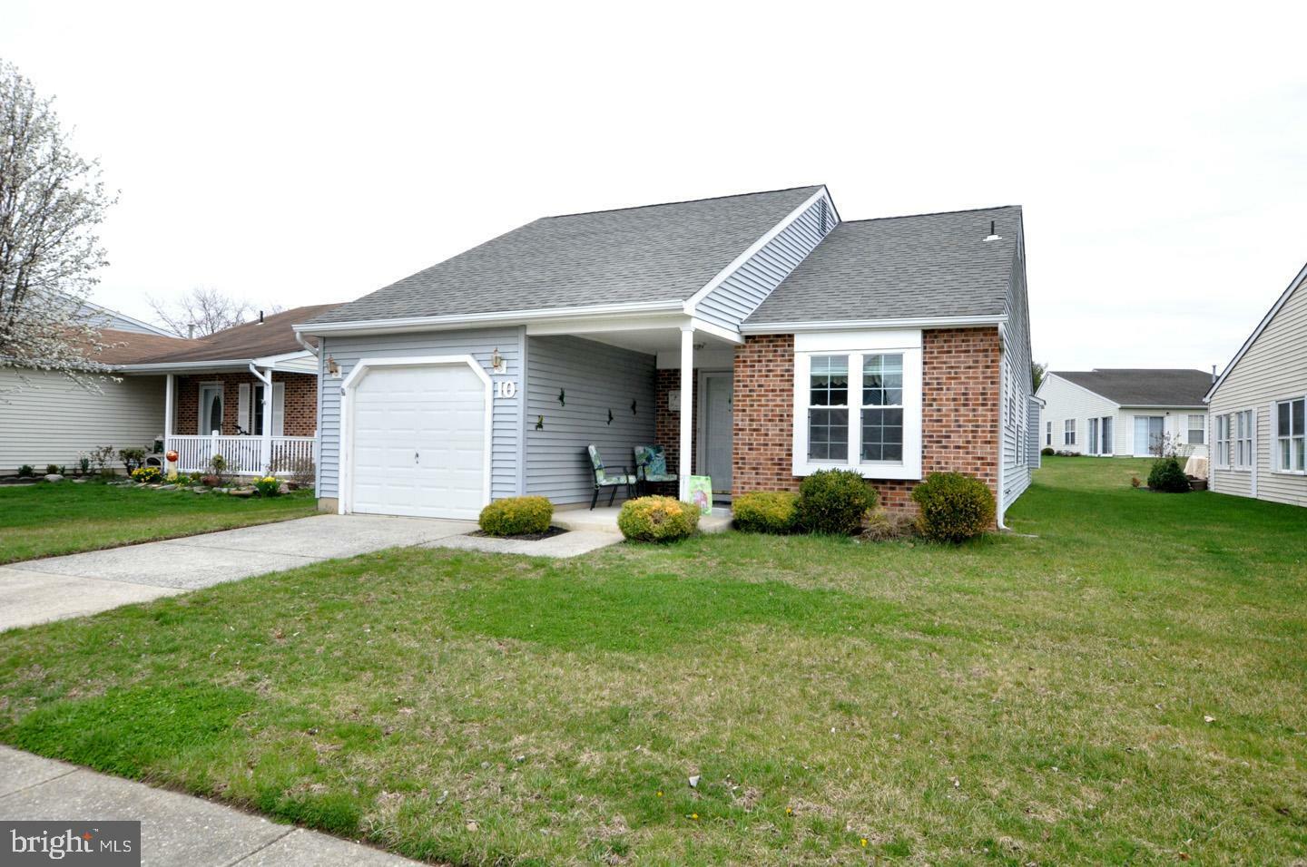 Property Photo:  10 White Stone Court  NJ 08054 