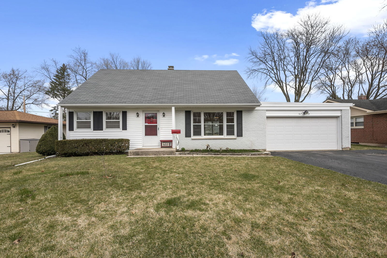 Property Photo: 422 S 11th Street IL 60174
