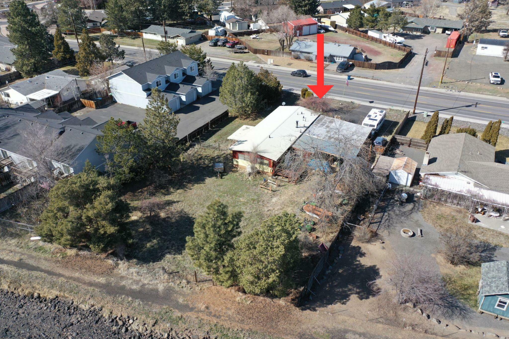 Property Photo: 2516 SW Yew Avenue OR 97756