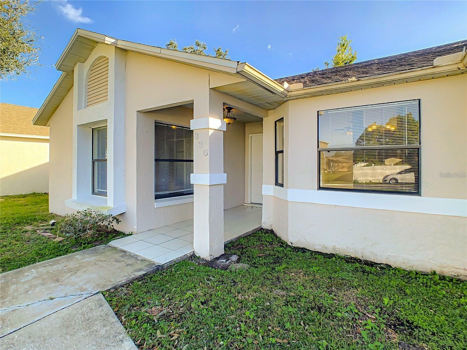 Property Photo:  335 Chelmsford Court  FL 34758 