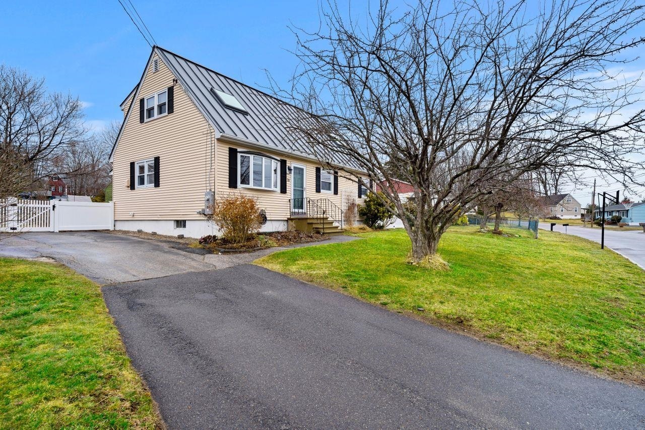 Property Photo: 16 Applevale Drive NH 03820