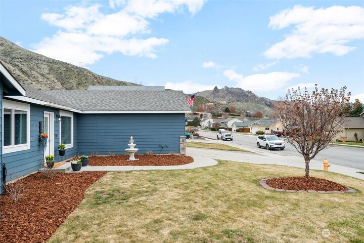 Property Photo:  545 Chrisand Lane  WA 98801 