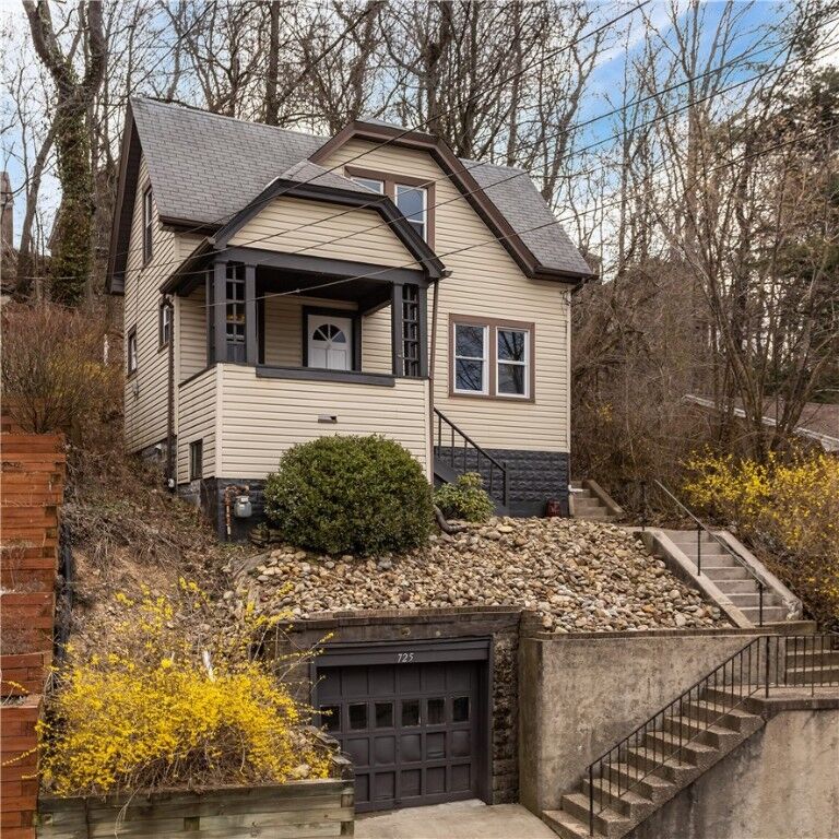 Property Photo: 725 Charles Street PA 15106