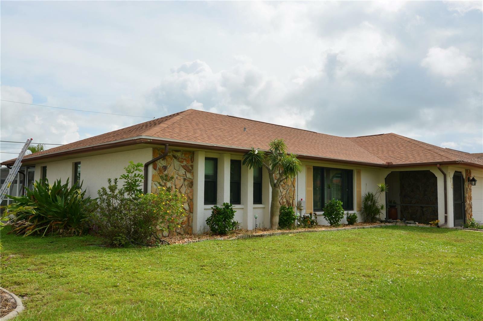 Property Photo:  675 Riviera Lane NW  FL 33948 