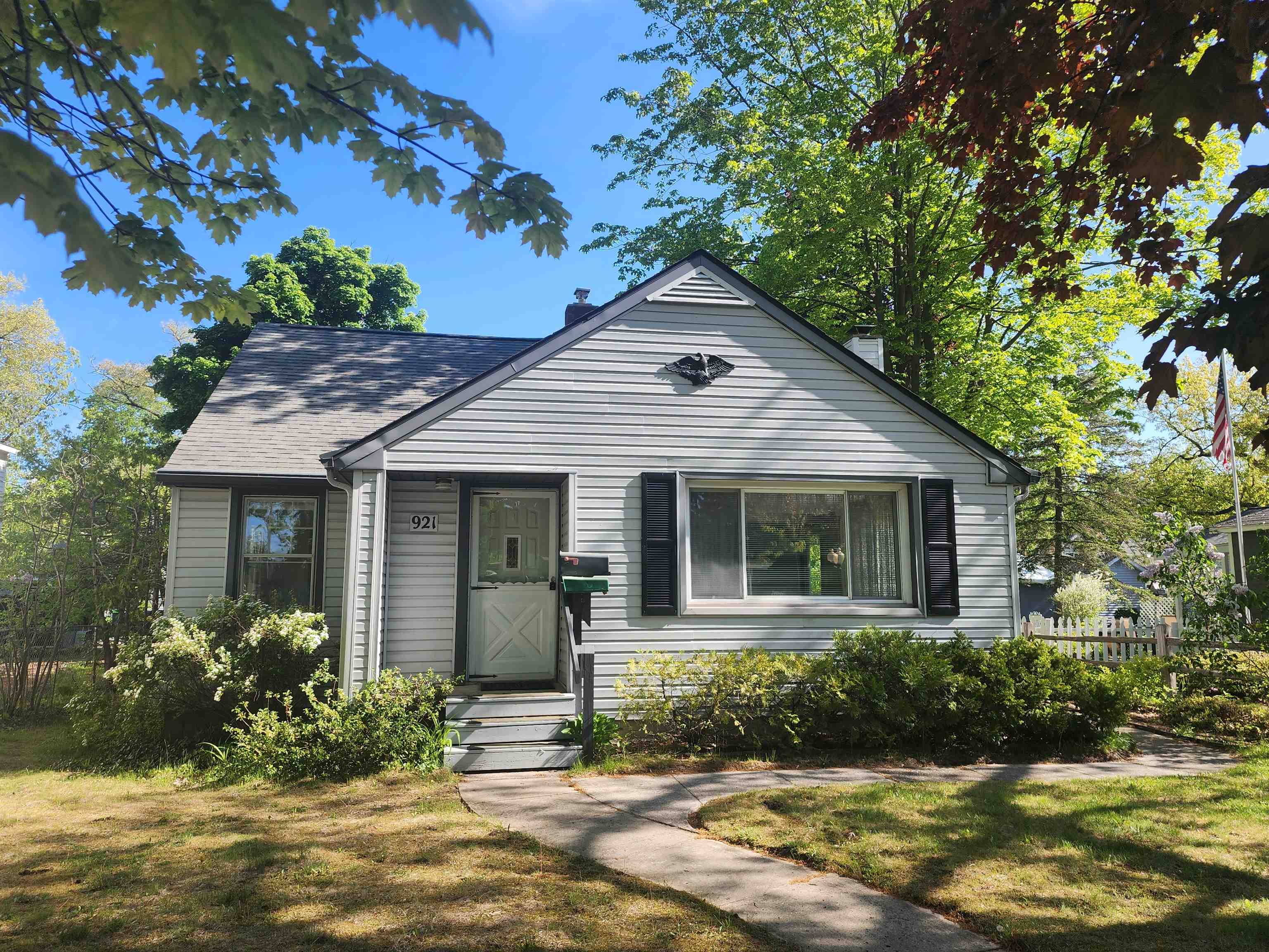 921 Boyd Avenue  Traverse City MI 49686 photo