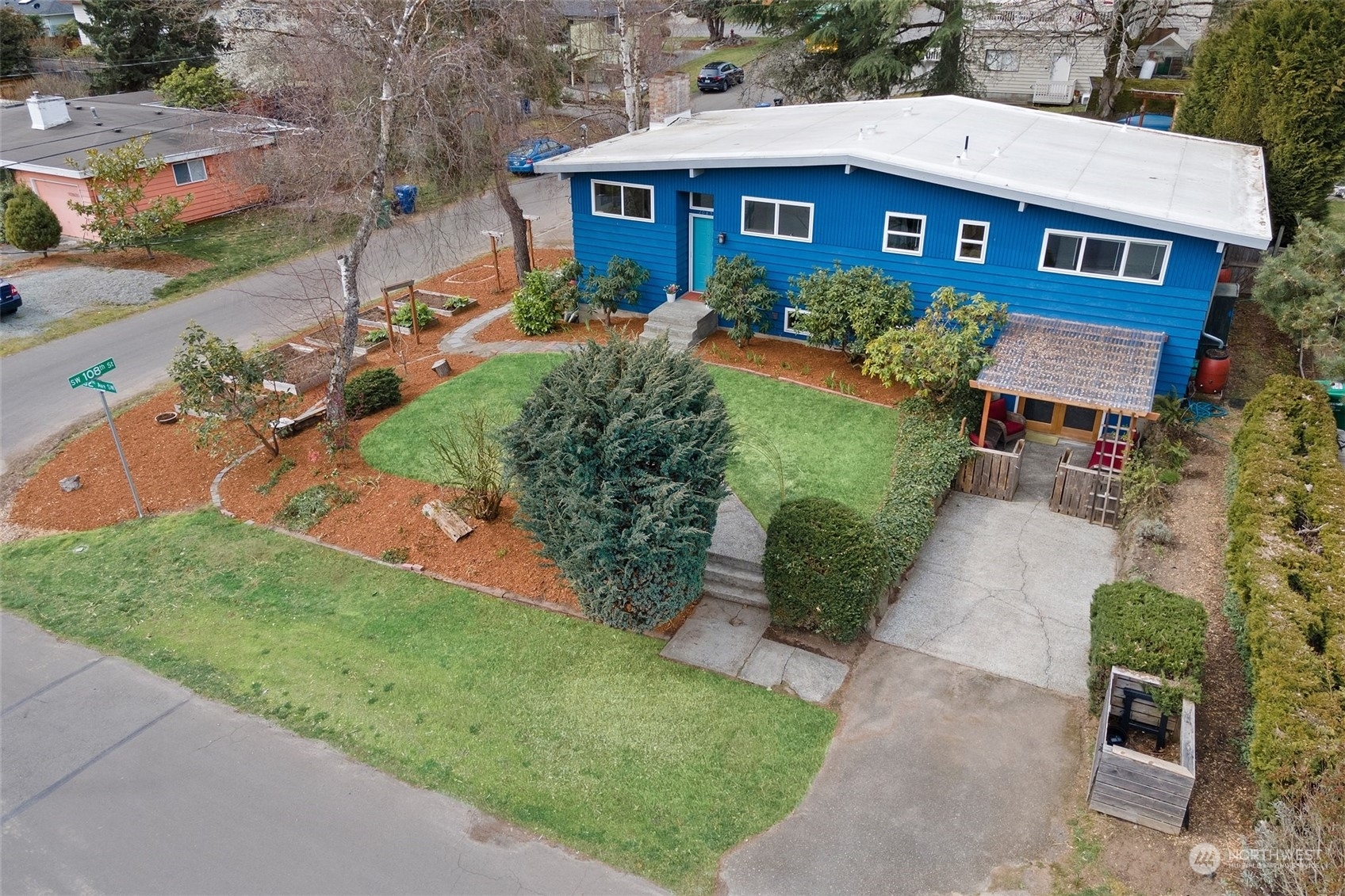 Property Photo:  10655 32nd Avenue SW  WA 98146 