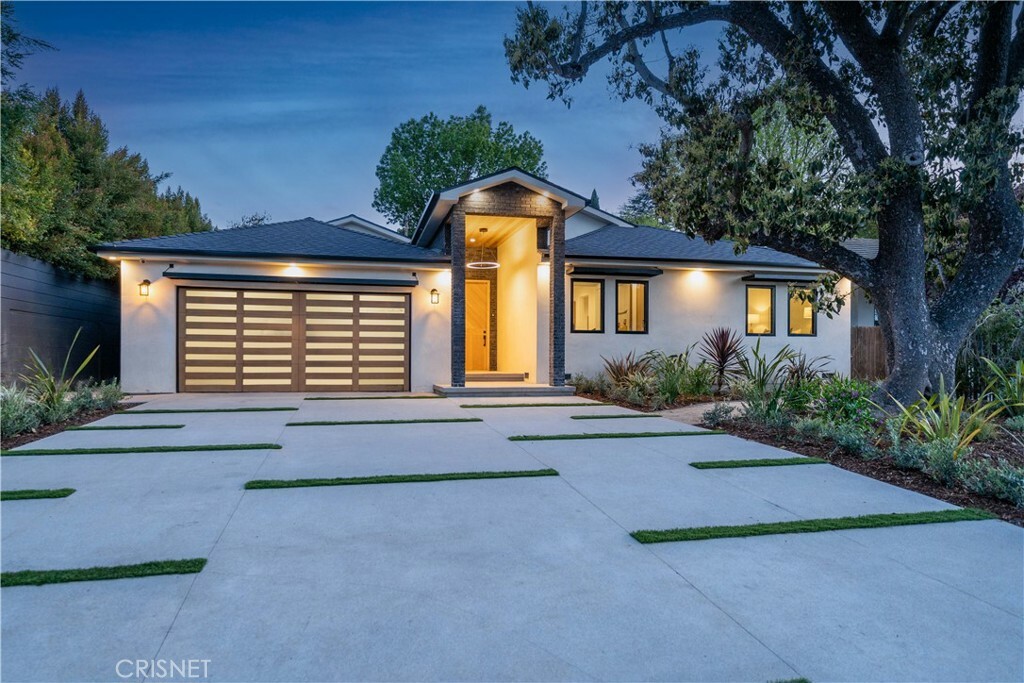 Property Photo: 14656 Valley Vista Boulevard CA 91403