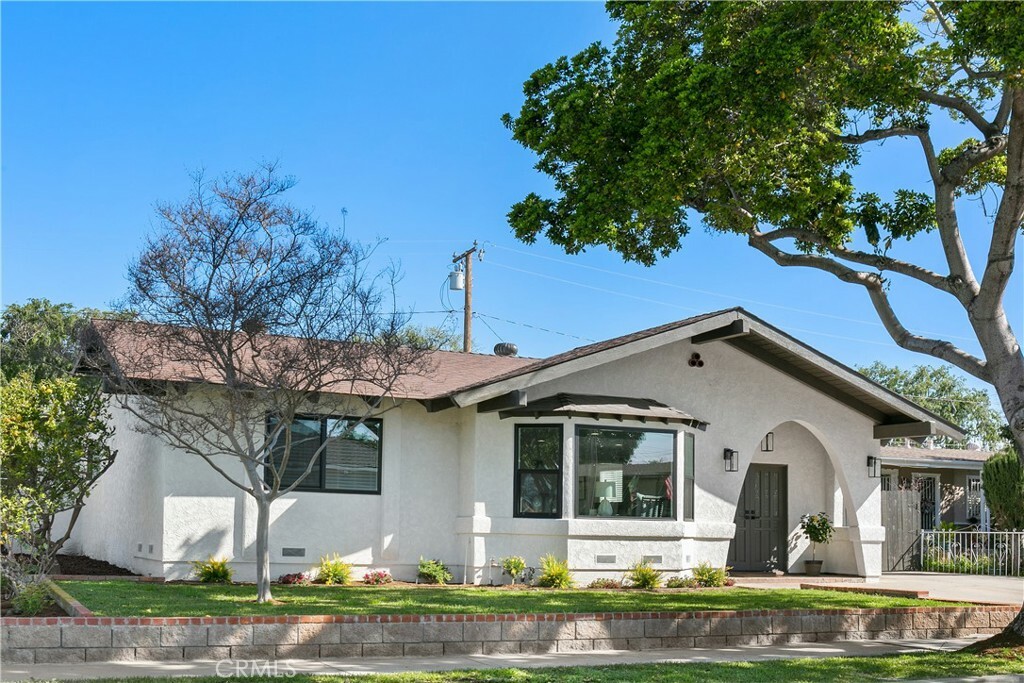 Property Photo:  1705 W Ash Avenue  CA 92833 