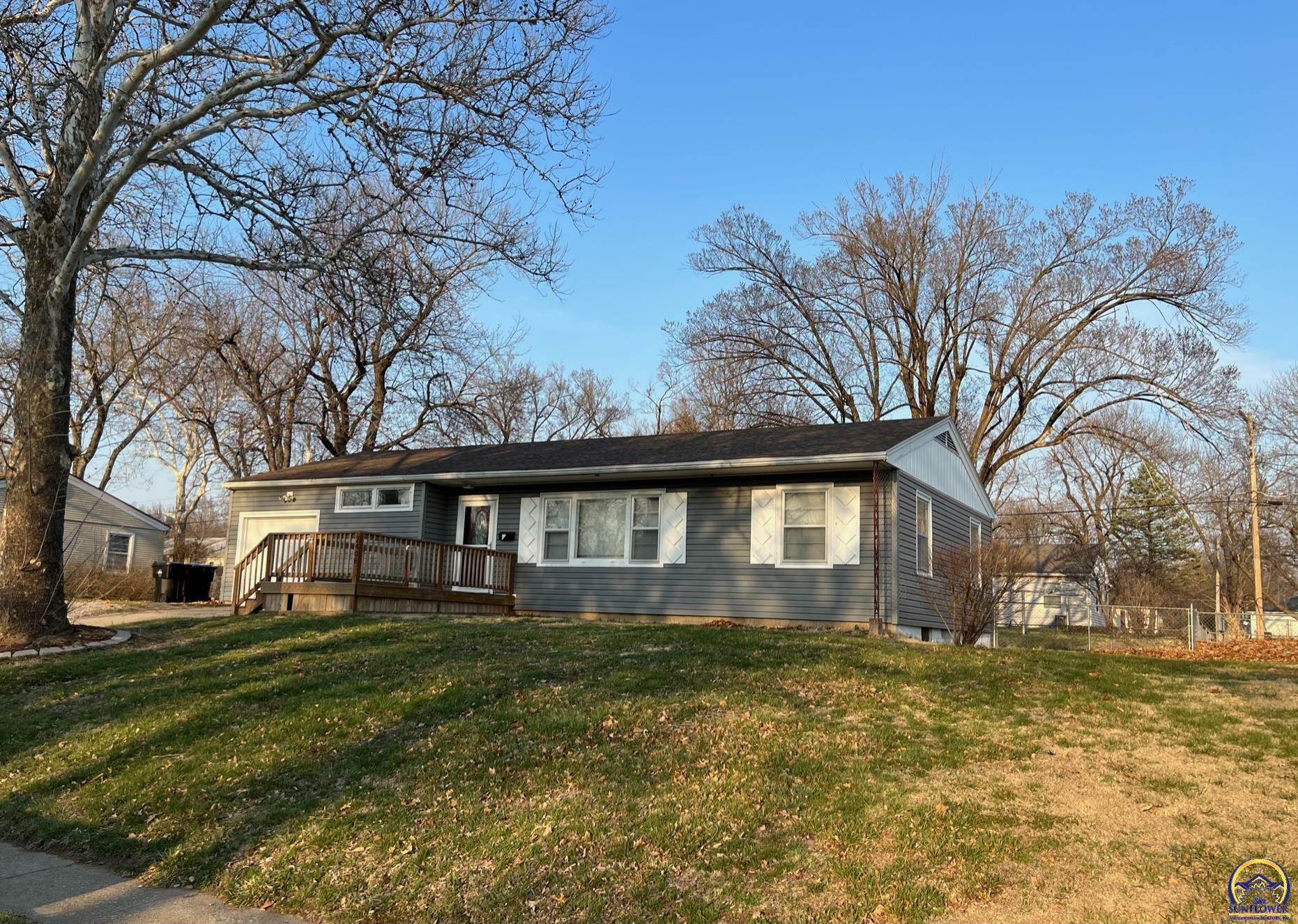 Property Photo:  2408 SW Indian Trail  KS 66614 