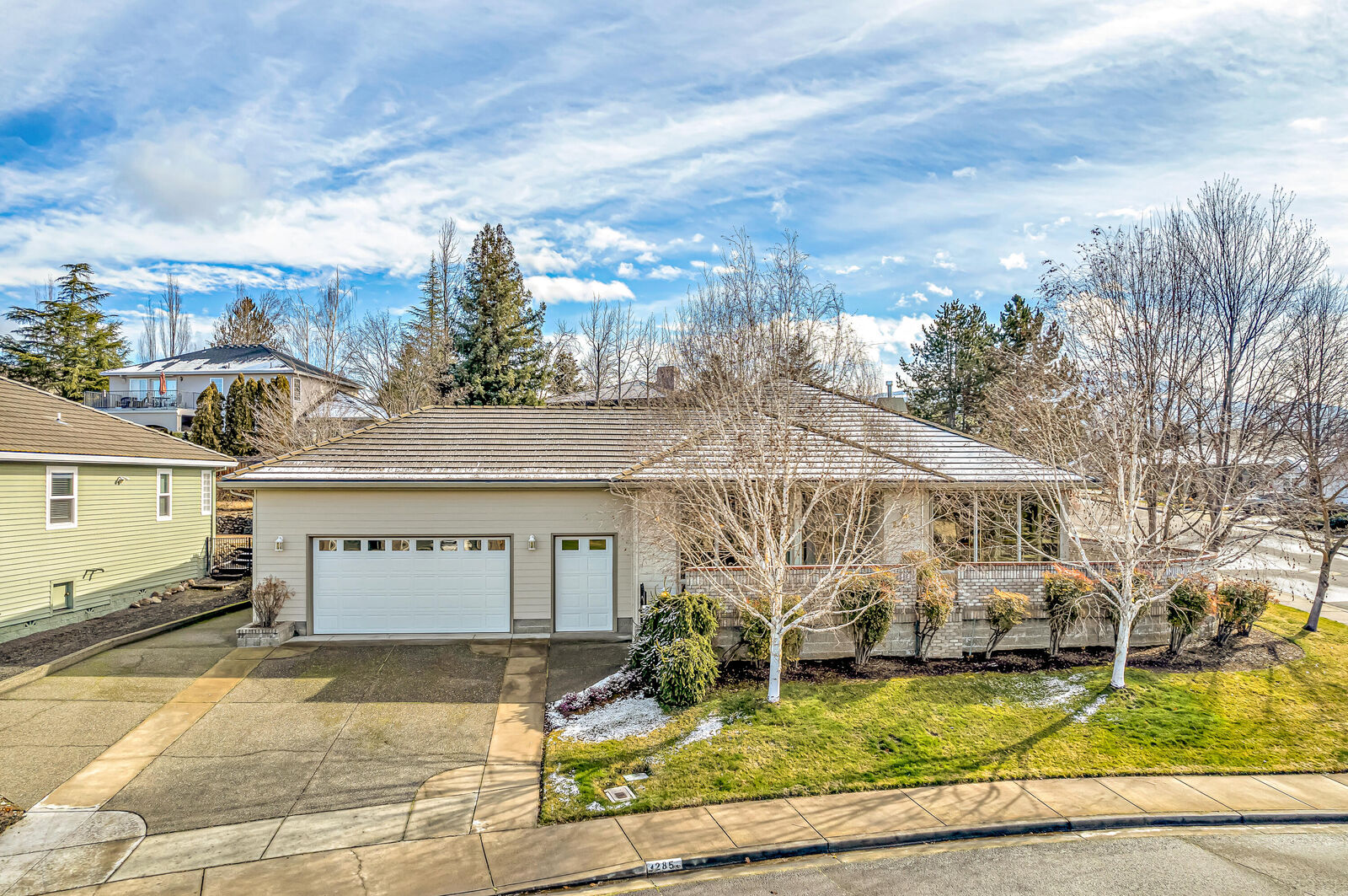 Property Photo:  285 Briarwood Lane  OR 97504 