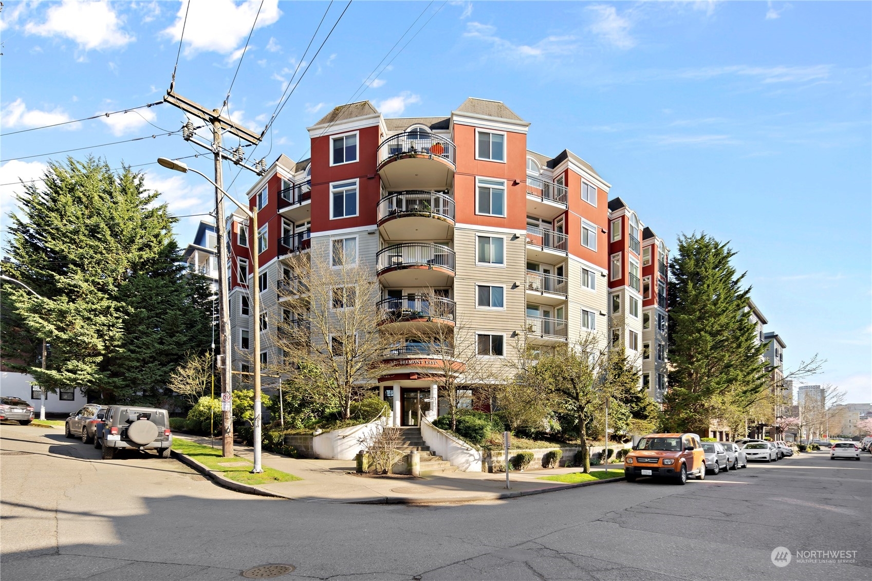 Property Photo: 232 Belmont Avenue E 402 WA 98102