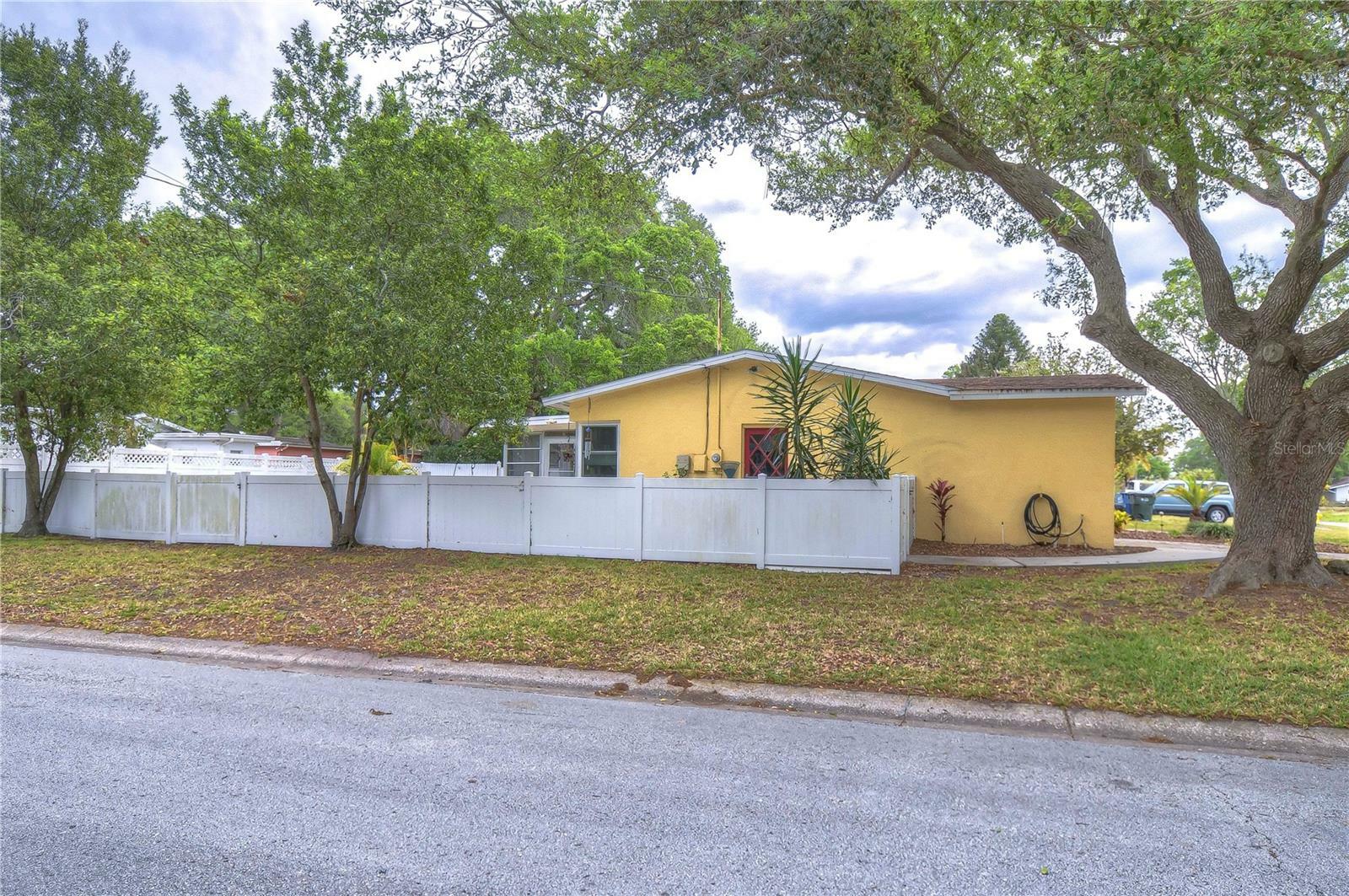 Property Photo:  1034 Woodbrook Drive S  FL 33770 