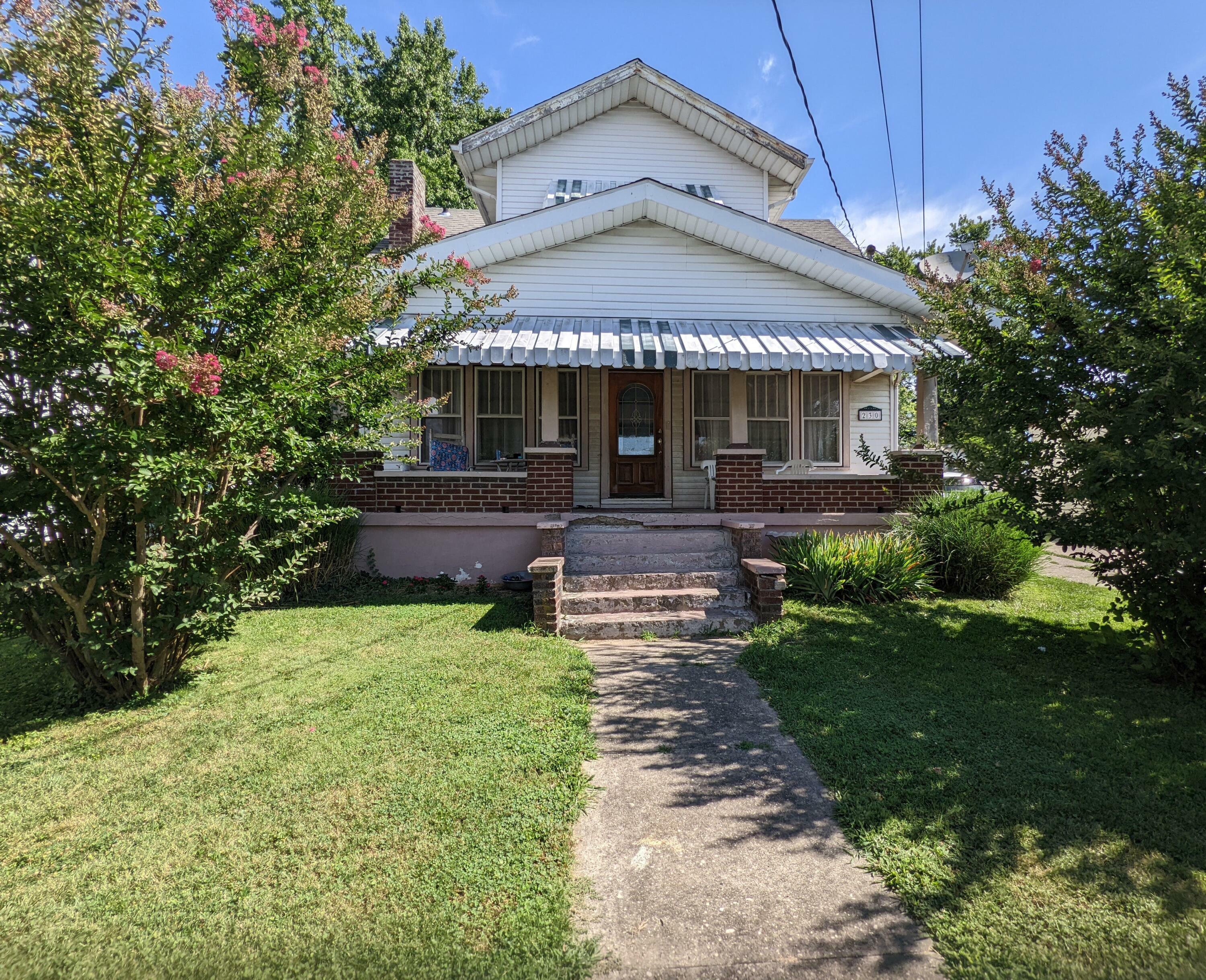 Property Photo:  230 W Seminary Street  KY 40359 