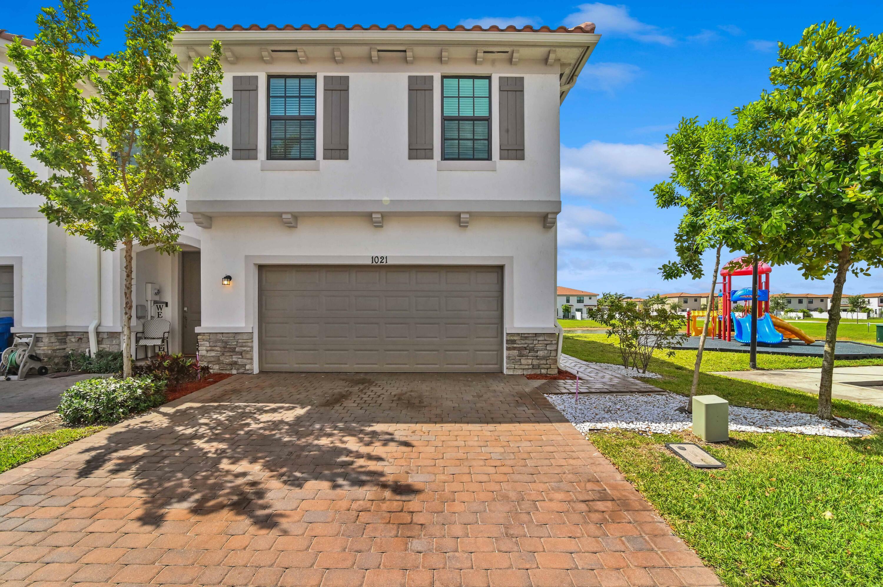 Property Photo: 1021 Kapok Lane FL 33410