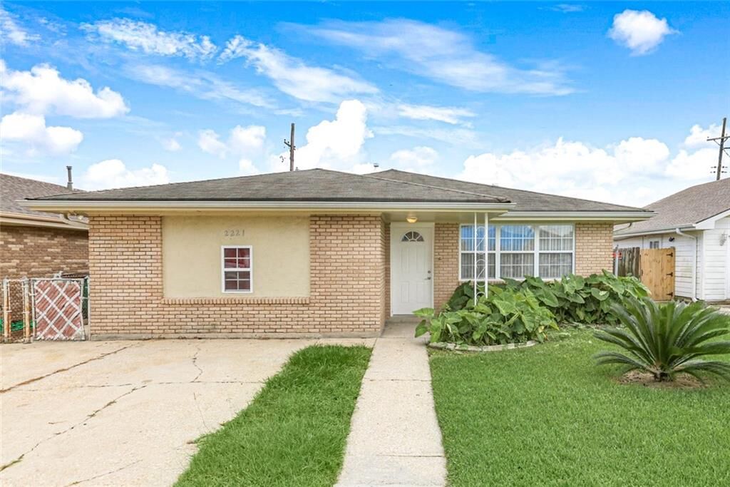 Property Photo: 2221 Venus Place LA 70092