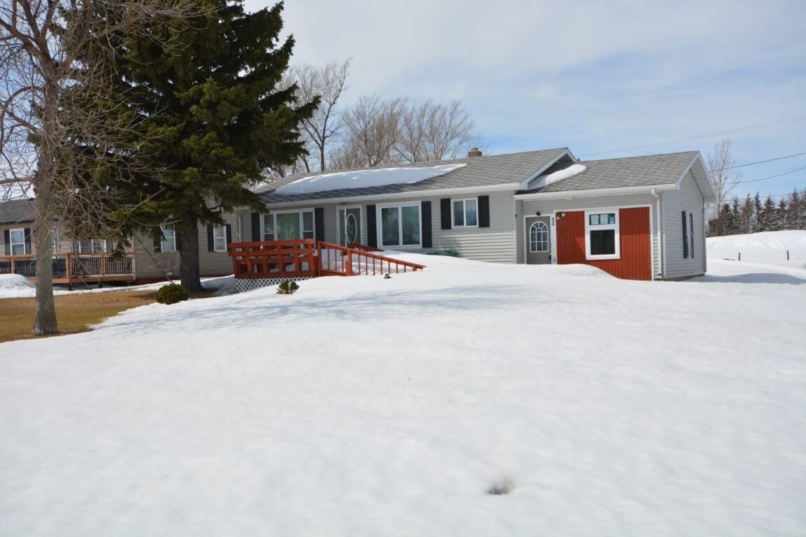 Property Photo: 806 Main Ave W ND 58367