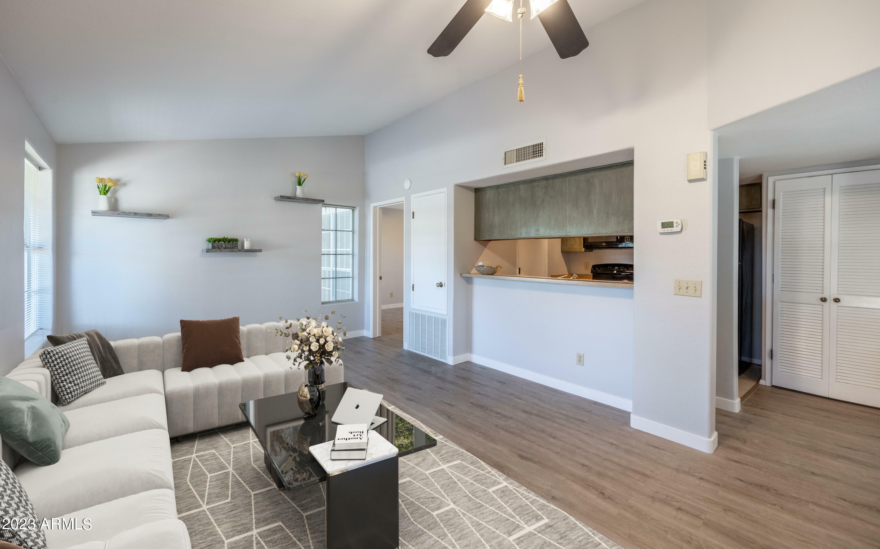 Property Photo:  1333 E Morten Avenue 202  AZ 85020 