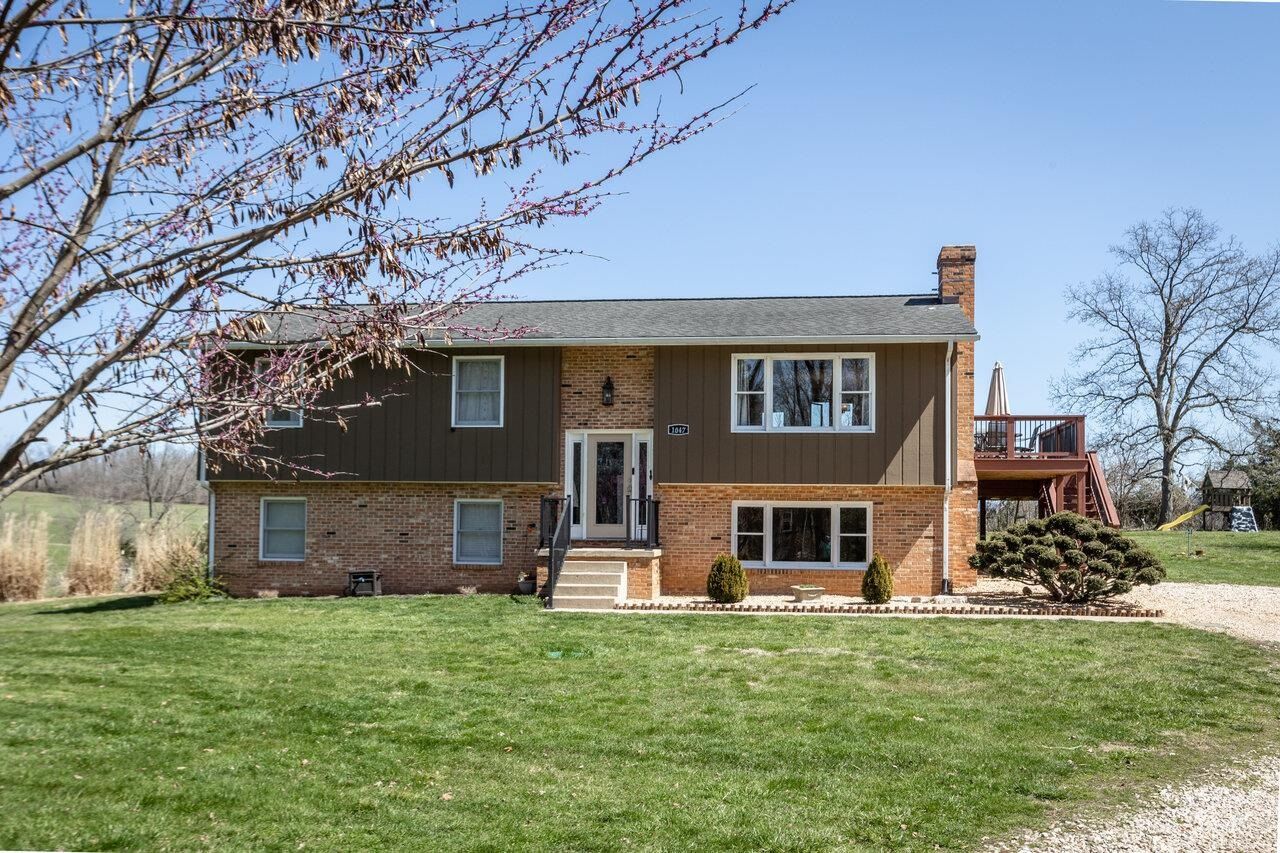 House for sale in McGaheysville 1047 Dave Berry Rd, McGaheysville, VA