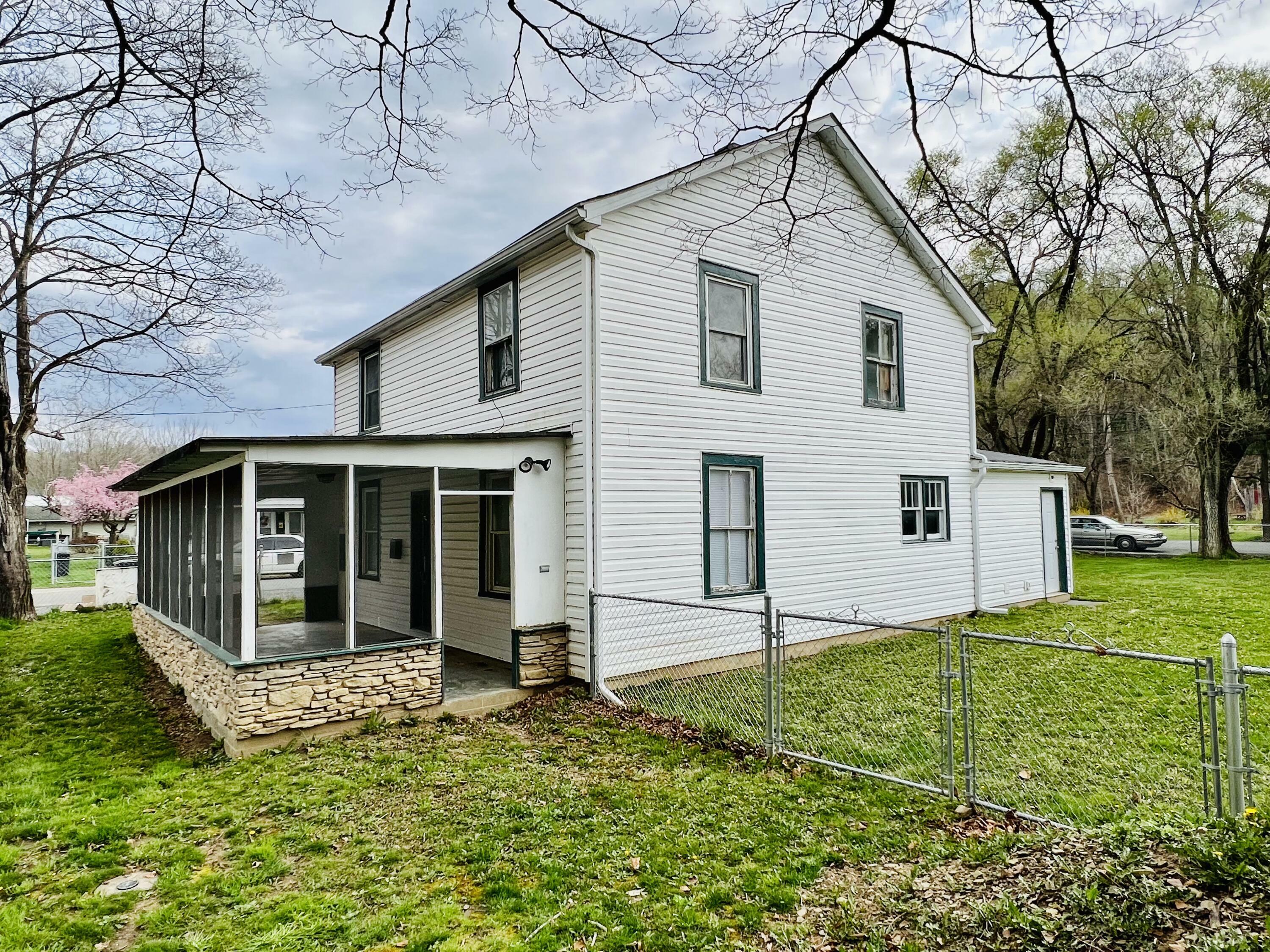 Property Photo:  124 Oak St  WV 24986 