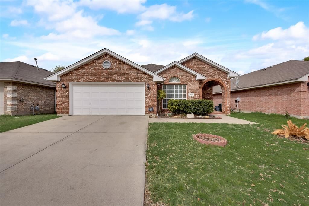 Property Photo:  912 Churchhill Drive  TX 76131 