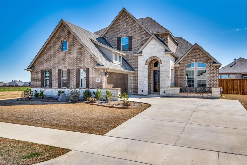 Property Photo:  3204 Julian Street  TX 76063 