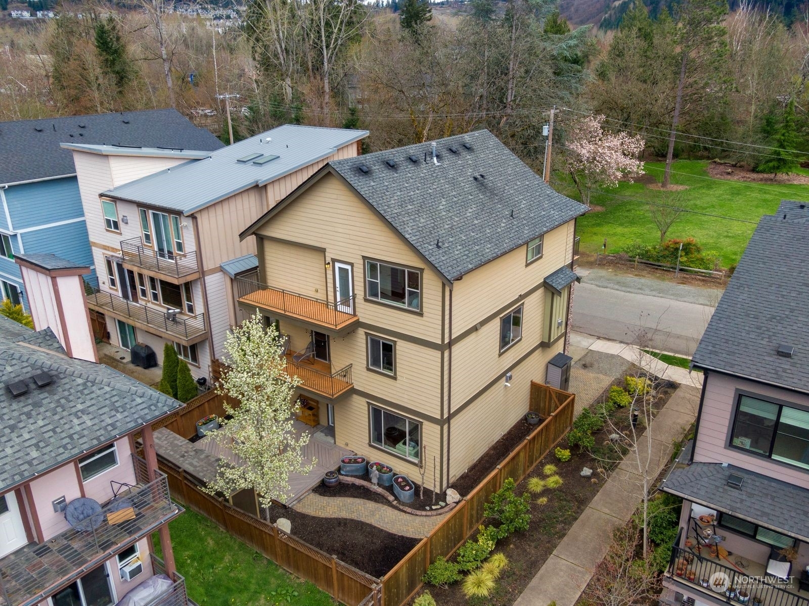 Property Photo: 815 4th Avenue NW WA 98027