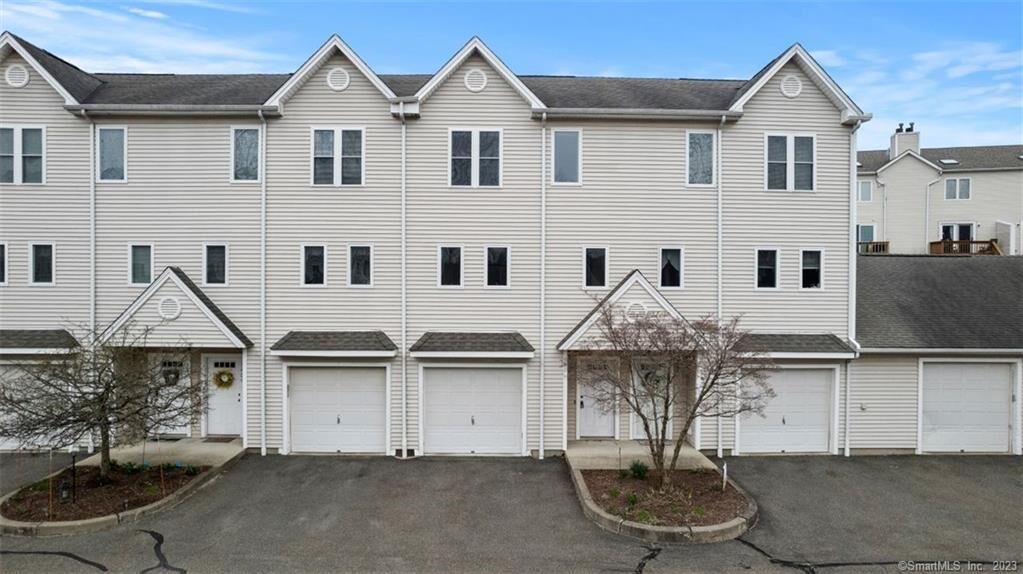 Property Photo:  158 Paddock Avenue 1403  CT 06450 