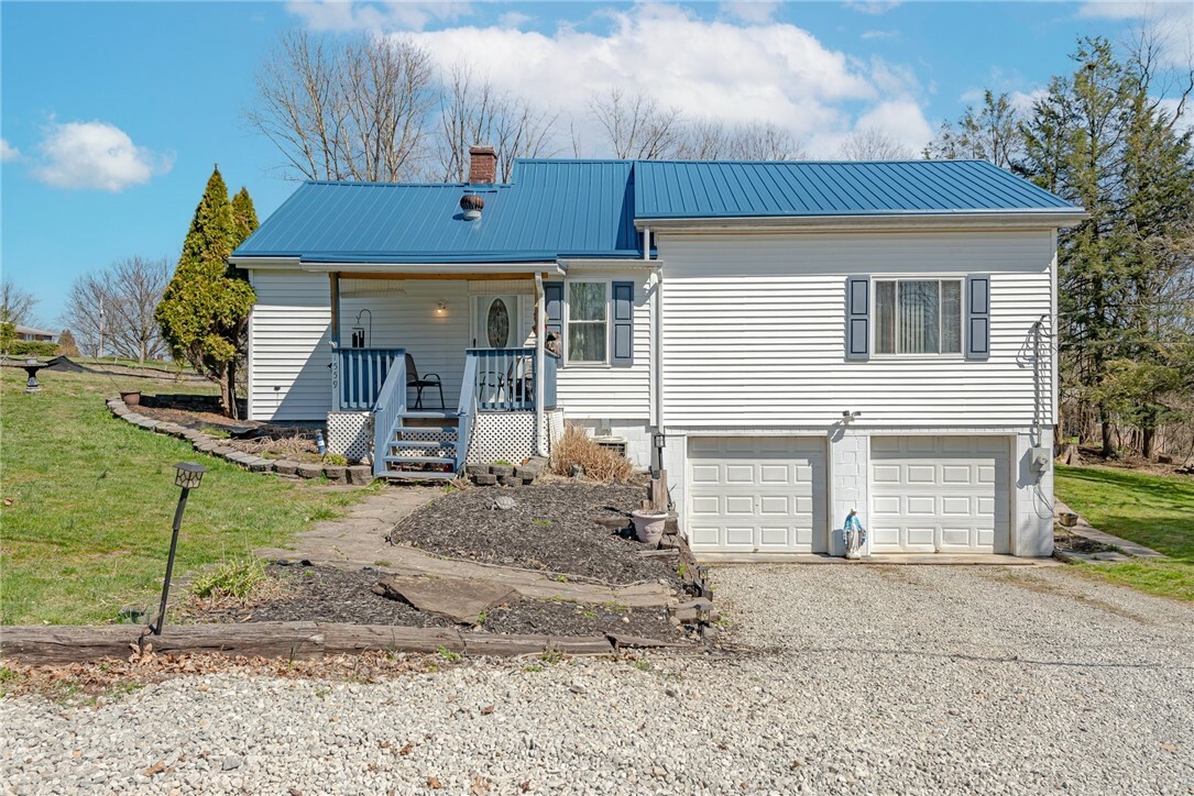 Property Photo: 1559 Travis Dr PA 15642