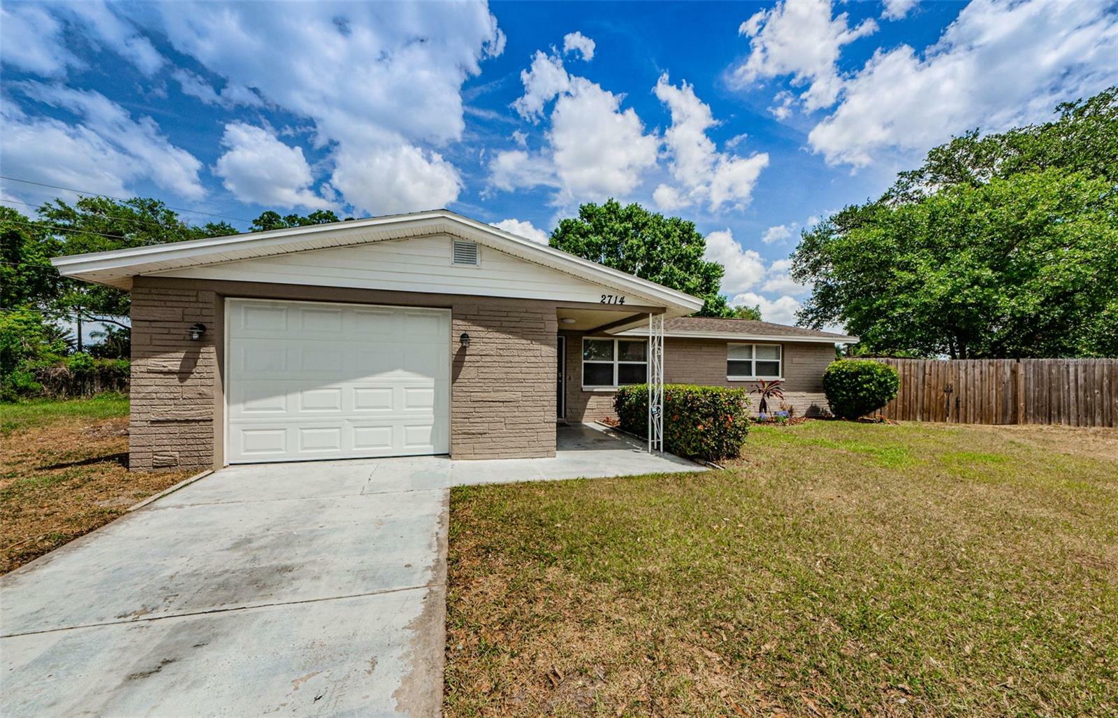 Property Photo:  2714 Lotela Place  FL 34691 