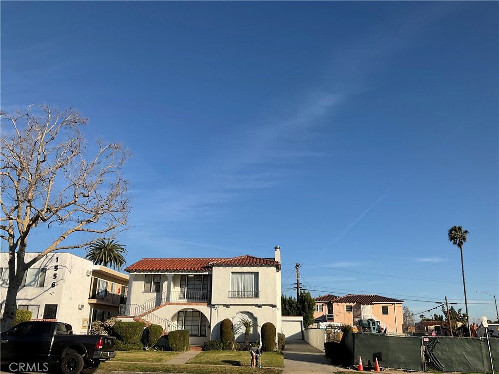 Property Photo:  1560 S Orange Grove Avenue  CA 90019 